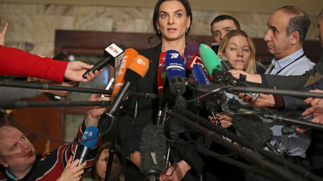 Jelena Isinbajevová (uprostred) je legendou ruského športu.