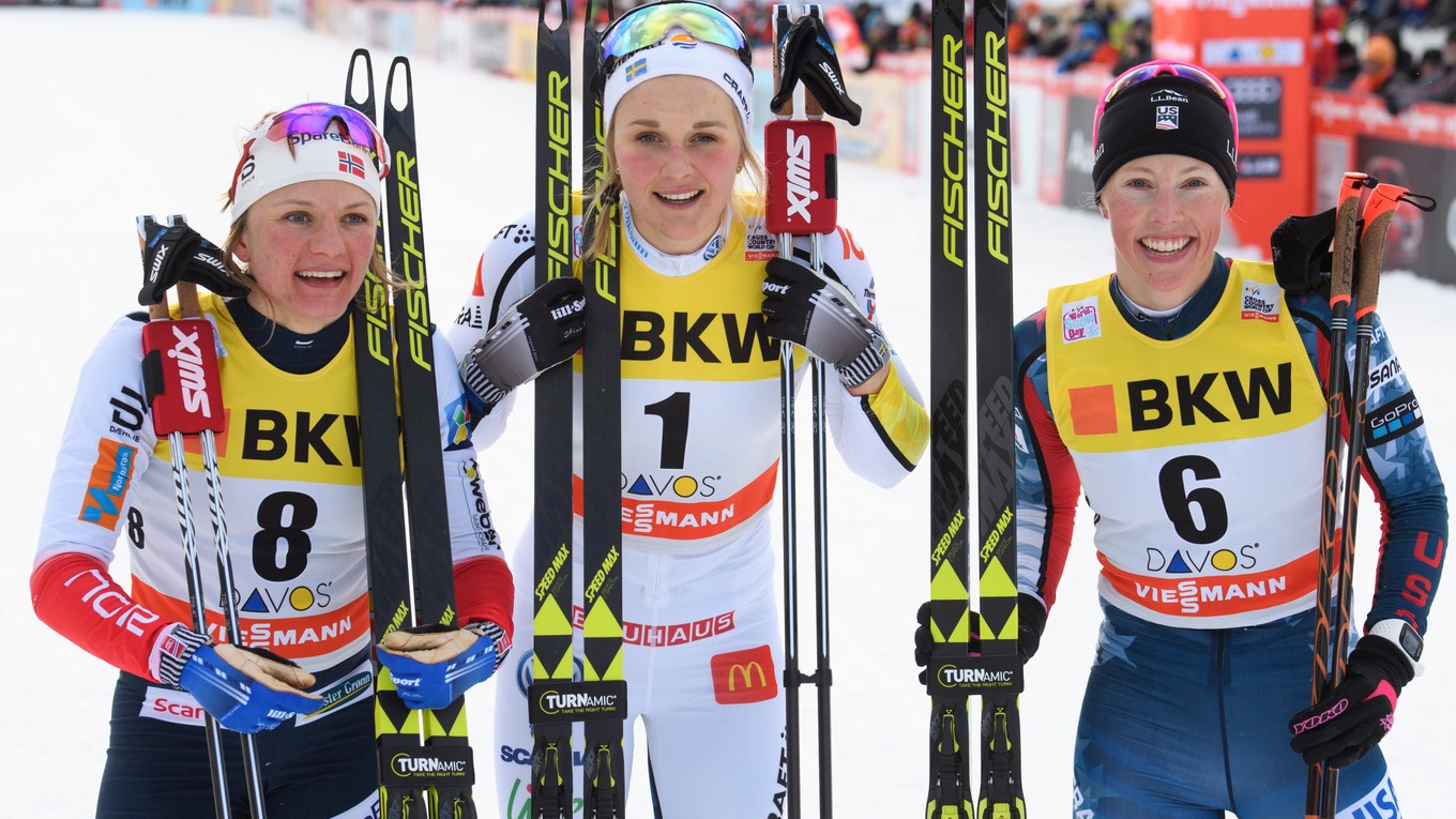 Stina Nilssonová (V strede) sa raduje z víťazstva.