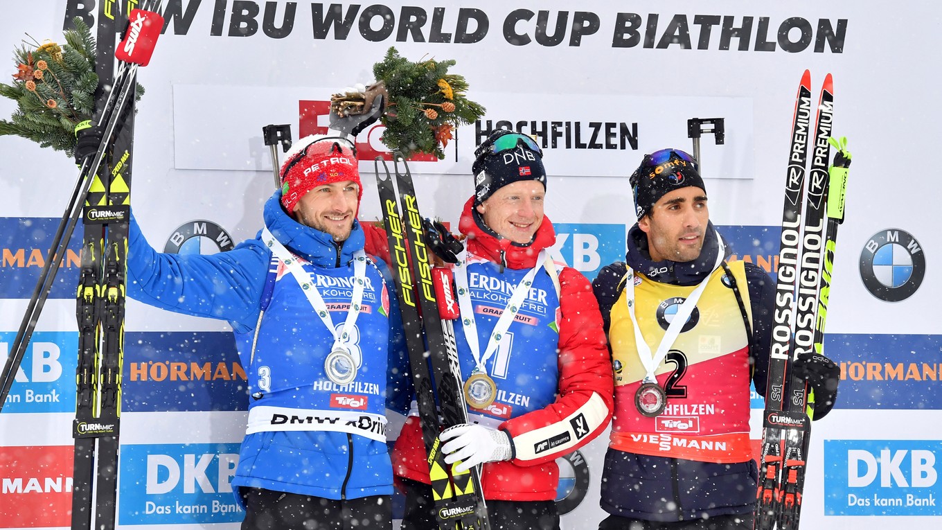 Johannes Thingnes Bö (v strede) sa raduje z víťazstva.