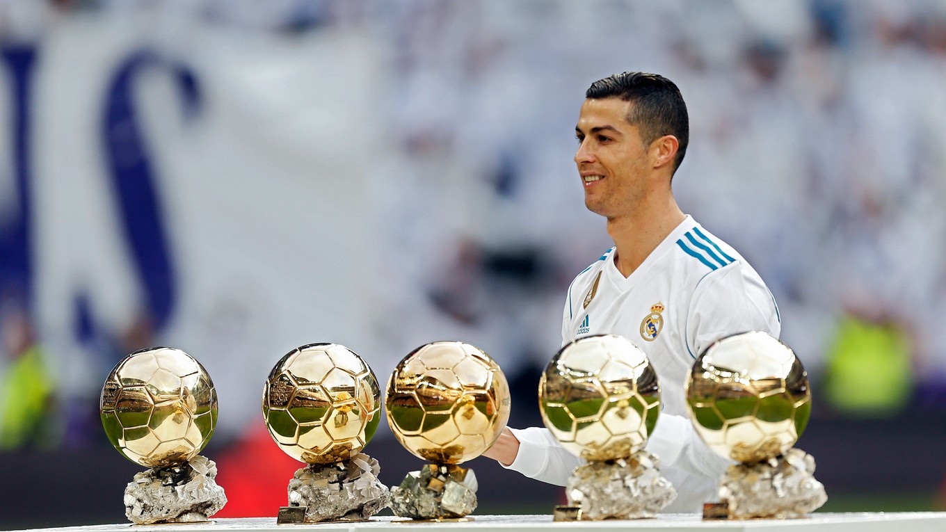 Cristiano Ronaldo sa pred zápasom pochválil svojimi Zlatými loptami.