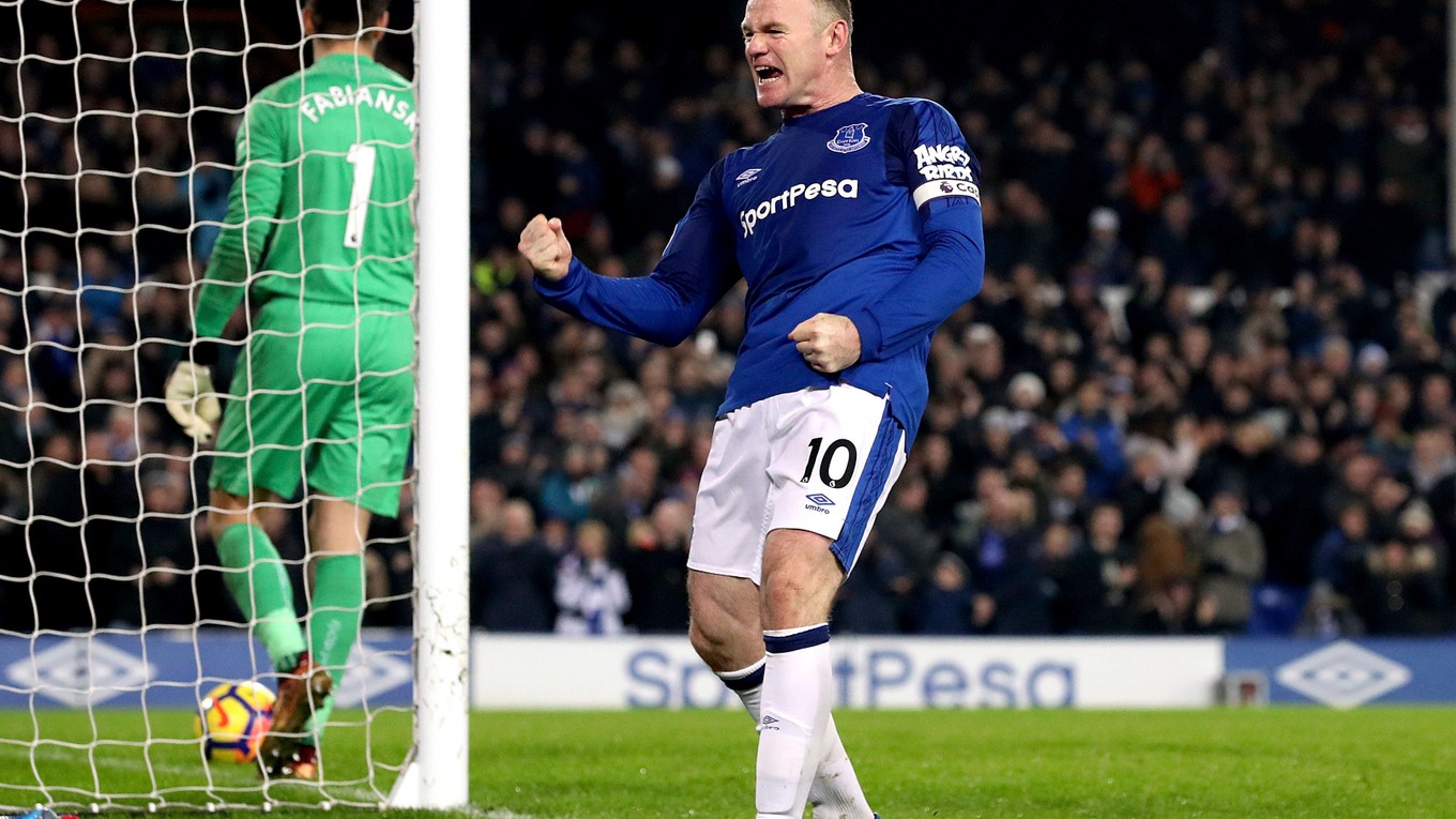 Wayne Rooney sa raduje zo svojho gólu.