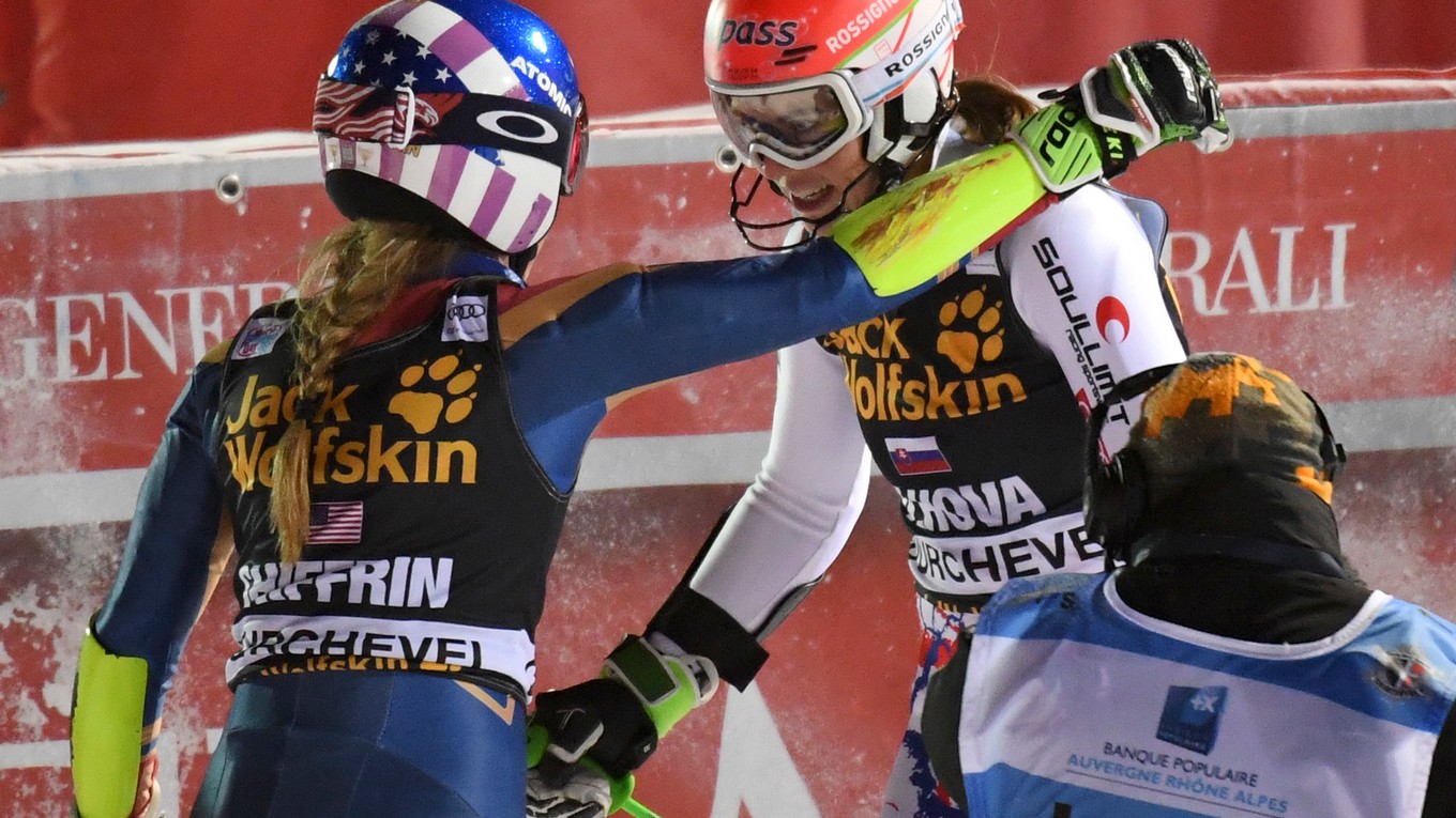 Petra Vlhová (vpravo) prehrala vo finále s Američankou Mikaelou Shiffrinovou.