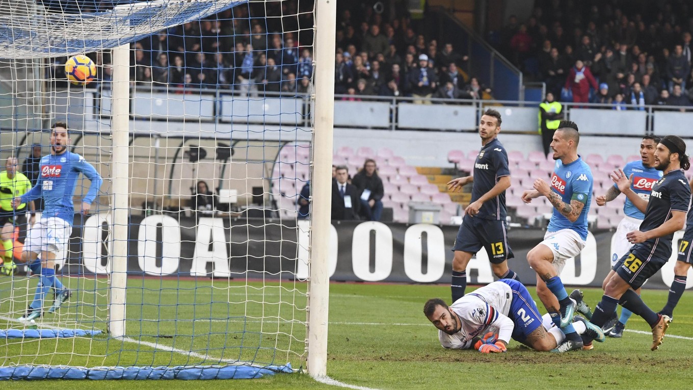 Marek Hamšík strieľa historický gól.