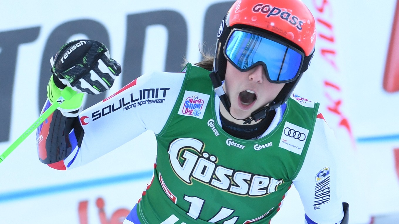 Petra Vlhová sa raduje v cieli druhého kola obrovského slalomu.