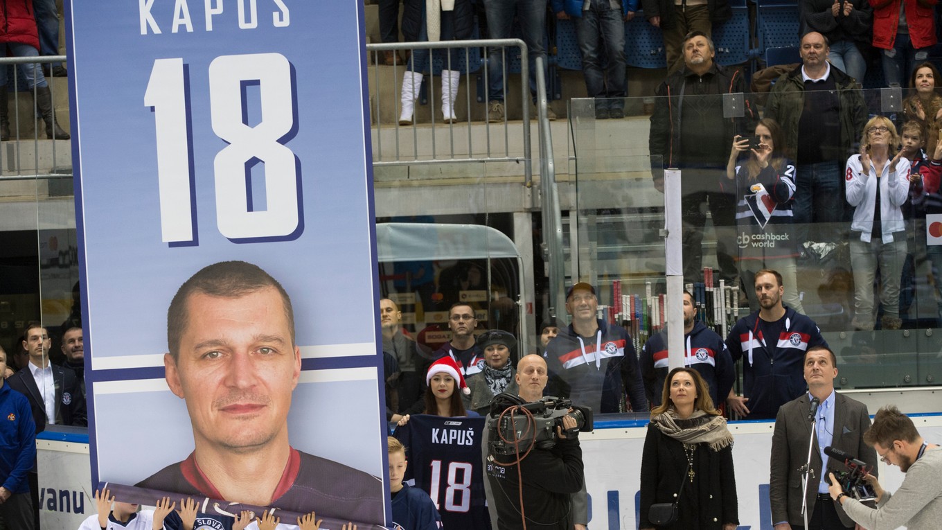 HC Slovan Bratislava si uctil svojho bývalého hráča Richarda Kapuša.