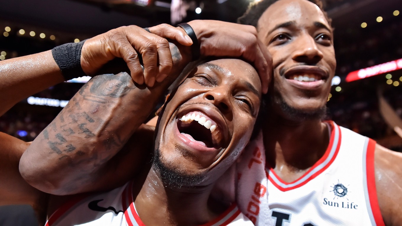 DeMar DeRozan (vpravo).