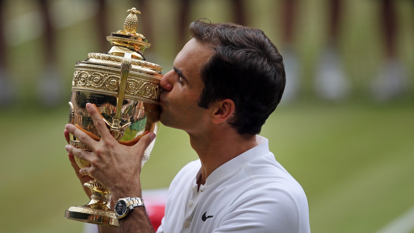 Švajčiar Roger Federer v roku 2017 po ôsmy raz ovládol Wimbledon a získal svoju už 19. grandslamovú trofej.