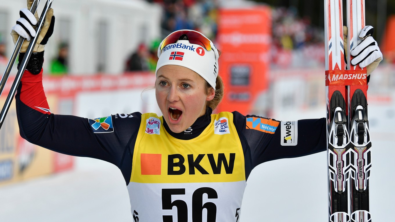 Nórska bežkyňa na lyžiach Ingvild Flugstad Östbergová zvíťazila v pretekoch žien s hromadným štartom na 10 km voľne v Oberstdorfe.