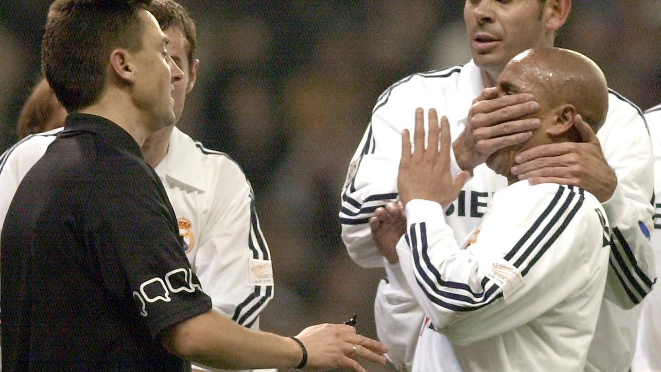 Fernando Hierro (vpravo hore) ešte ako hráč Realu Madrid.