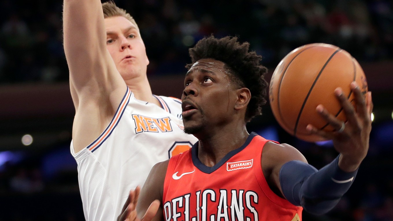 Basketbalisti New Yorku utrpeli tretiu prehru po sebe, keď na vlastnej palubovke podľahli hráčom New Orleans.