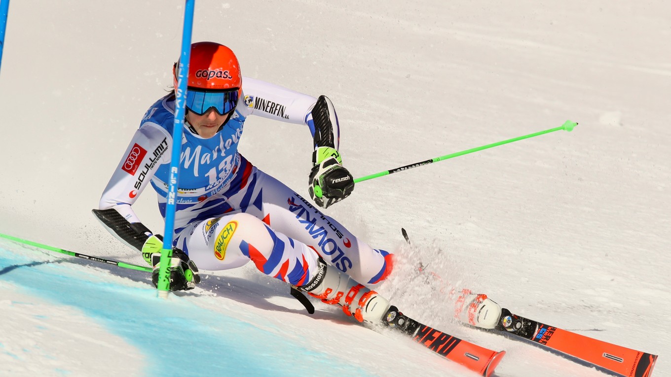 Petra Vlhová počas 1. kola obrovského slalomu.