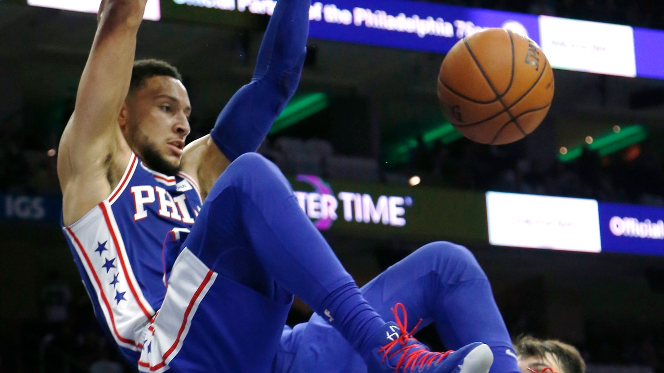 Nováčik Ben Simmons podal skvelý výkon.