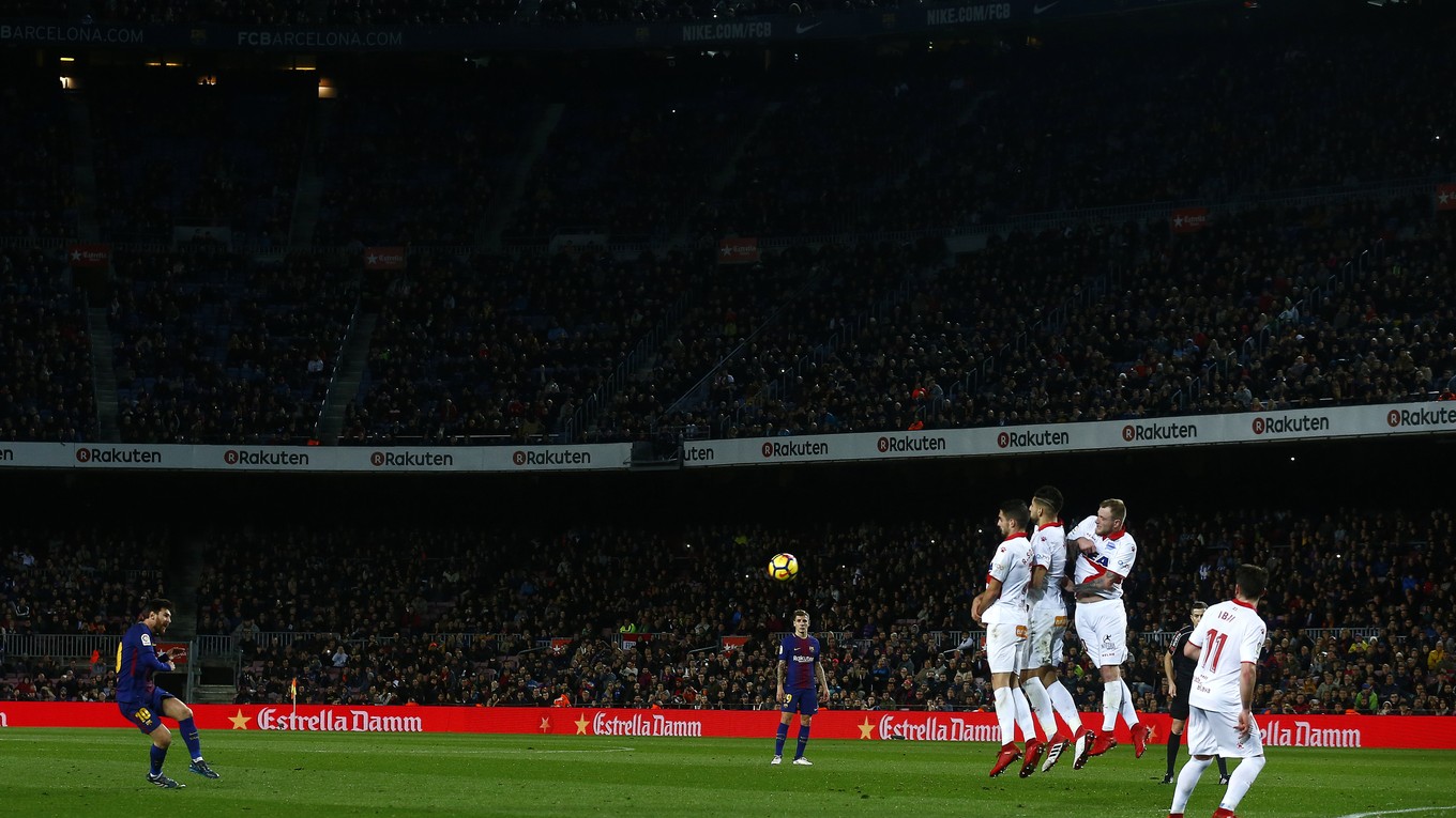 Lionel Messi strieľa rozhodujúci gól.