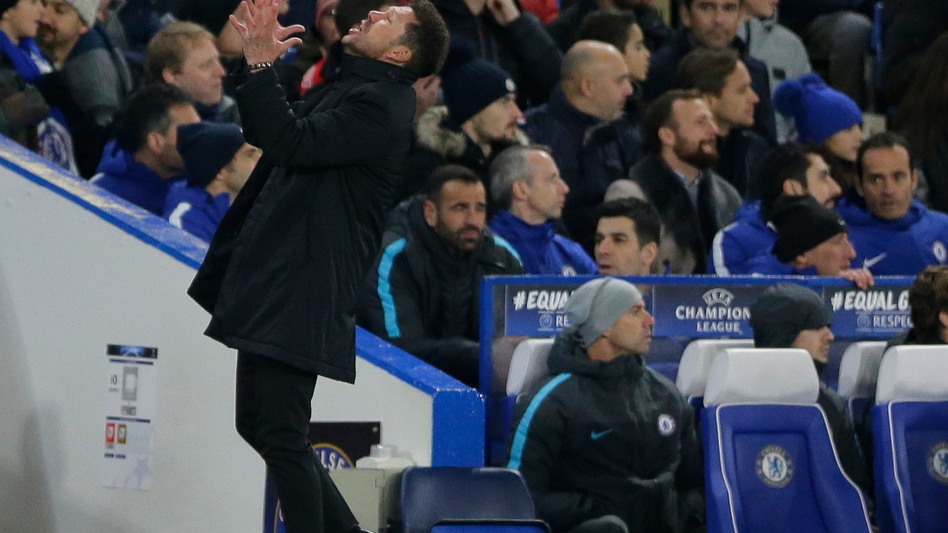 Argentínsky futbalový tréner Diego Simeone nesmie viesť Atlético Madrid v troch dueloch španielskej pohárovej súťaže.