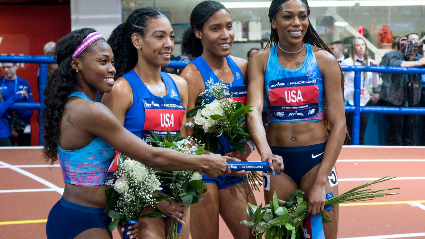 Americká štvorica vylepšila svetový rekord na 4x800 metrov. Zľava Chrishuna Williamsová, Charlene Lipseyová, Ajee' Wilsonová a Raevyn Rogersová.