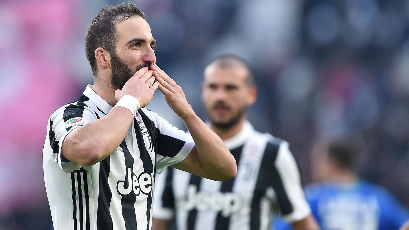 Hlavným hrdinom Juventusu bol Gonzalo Higuaín, ktorý strelil hetrik.