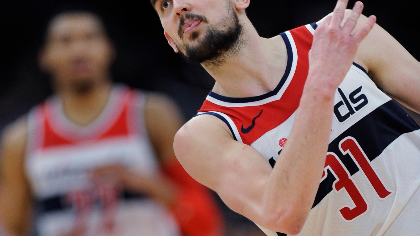 Stále sa zlepšuje, povedal o Tomášovi Satoranskom tréner Washingtonu.