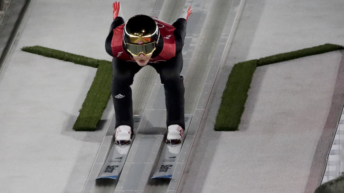 Nórsky skokan na lyžiach Robert Johansson vyhral kvalifikáciu na sobotňajšiu súťaž na veľkom mostíku na ZOH v Pjongčangu.