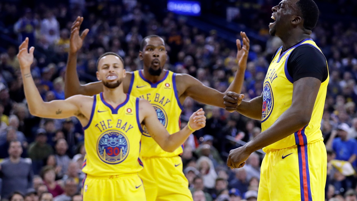 Hráči Golden State počas zápasu.