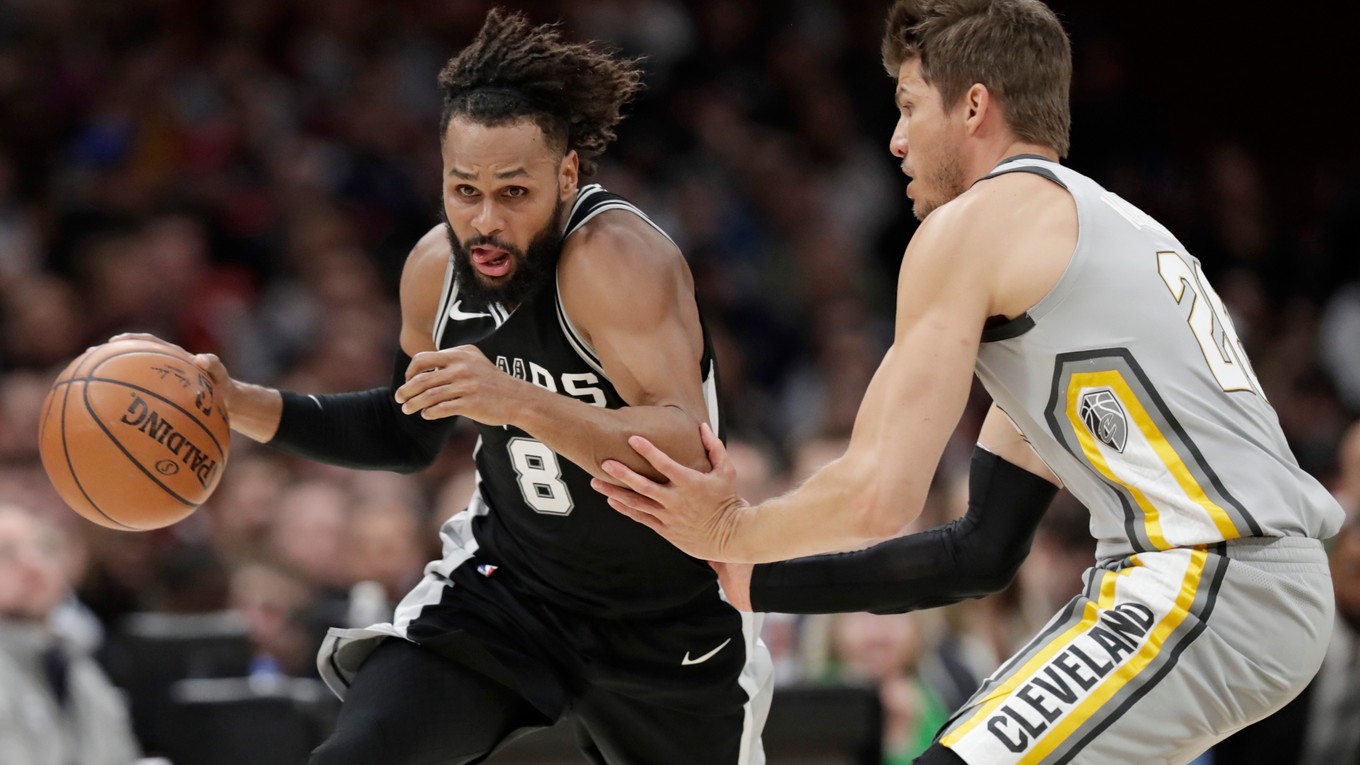 Patty Mills (vľavo).