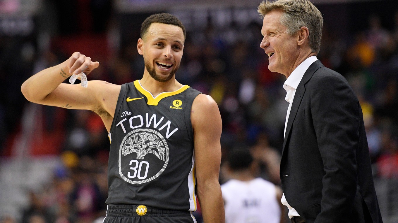Stephen Curry s trénerom Stevom Kerrom.