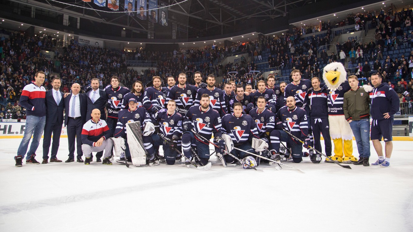 Tím HC Slovan Bratislava po poslednom zápase Kontinentálnej hokejovej ligy (KHL) v aktuálnej sezóne.