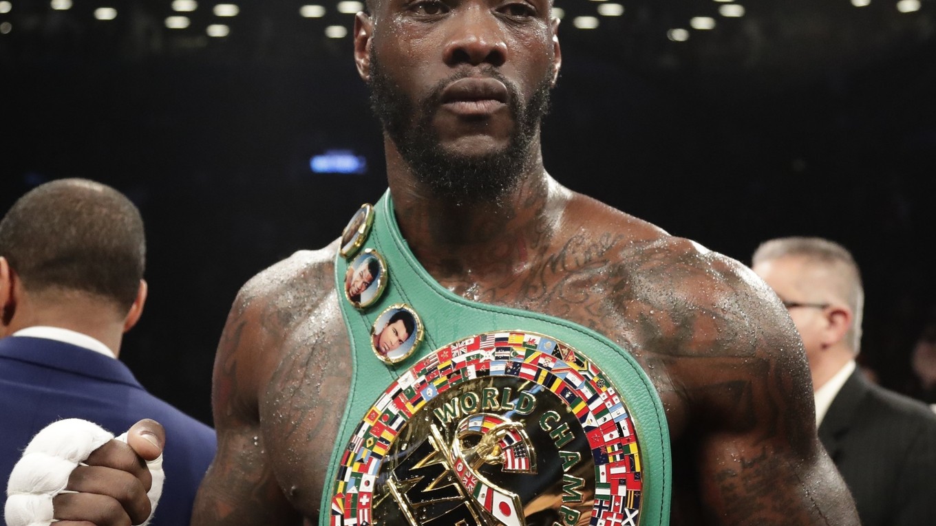 Americký boxer Deontay Wilder obhájil titul majstra sveta v superťažkej váhe organizácie WBC.