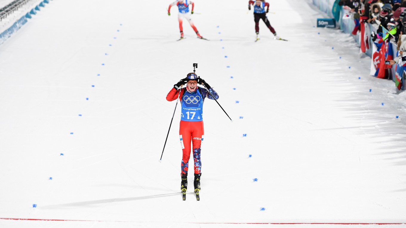 Slovenská biatlonistka Ivona Fialková (v popredí) v cieli biatlonového preteku štafety žien 4x6 km na ZOH 2018 v juhokórejskom Pjongčangu.