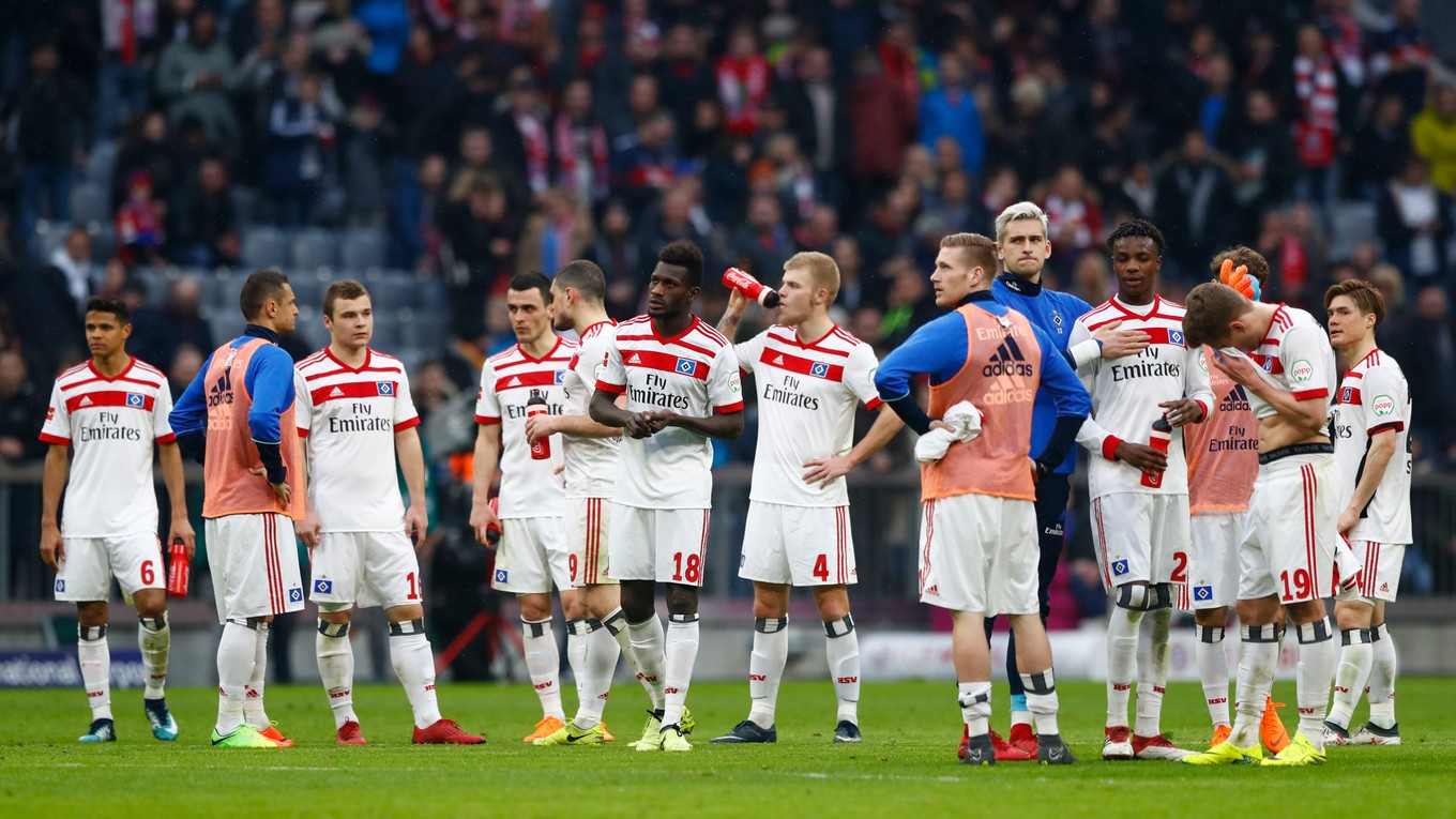 Futbalisti Hamburgeru SV po prehre s Bayernom Mníchov.