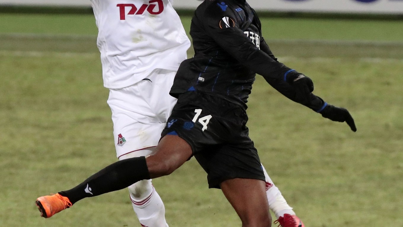 Alassane Plea (vpravo).