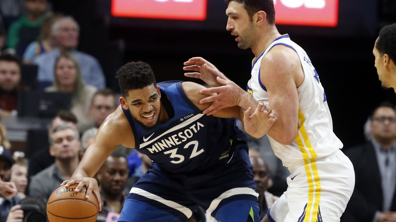 Pivot Karl-Anthony Towns (vľavo) bol hviezdou Minnesoty.