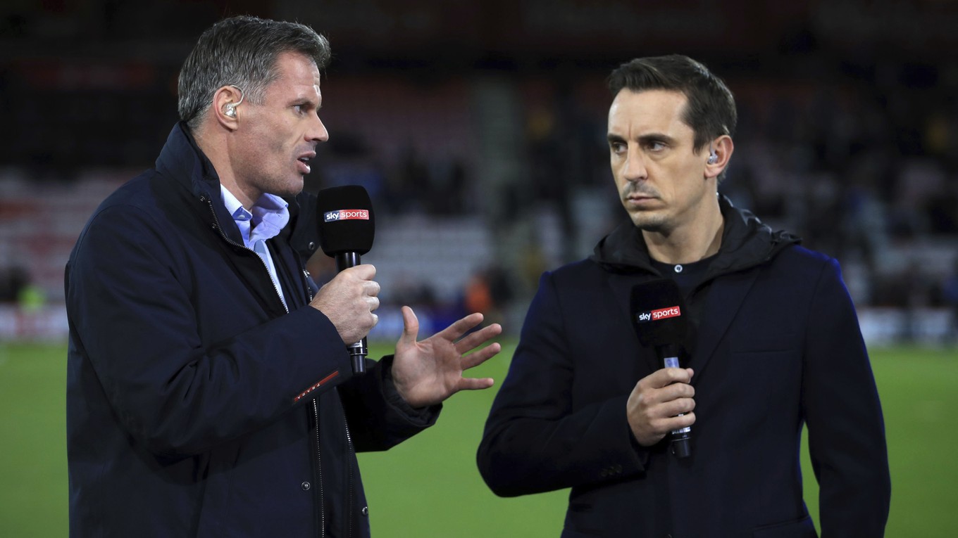 Jamie Carragher (vľavo) sa pred obrazovkami televízie Sky Sports v tejto sezóne už neobjaví.