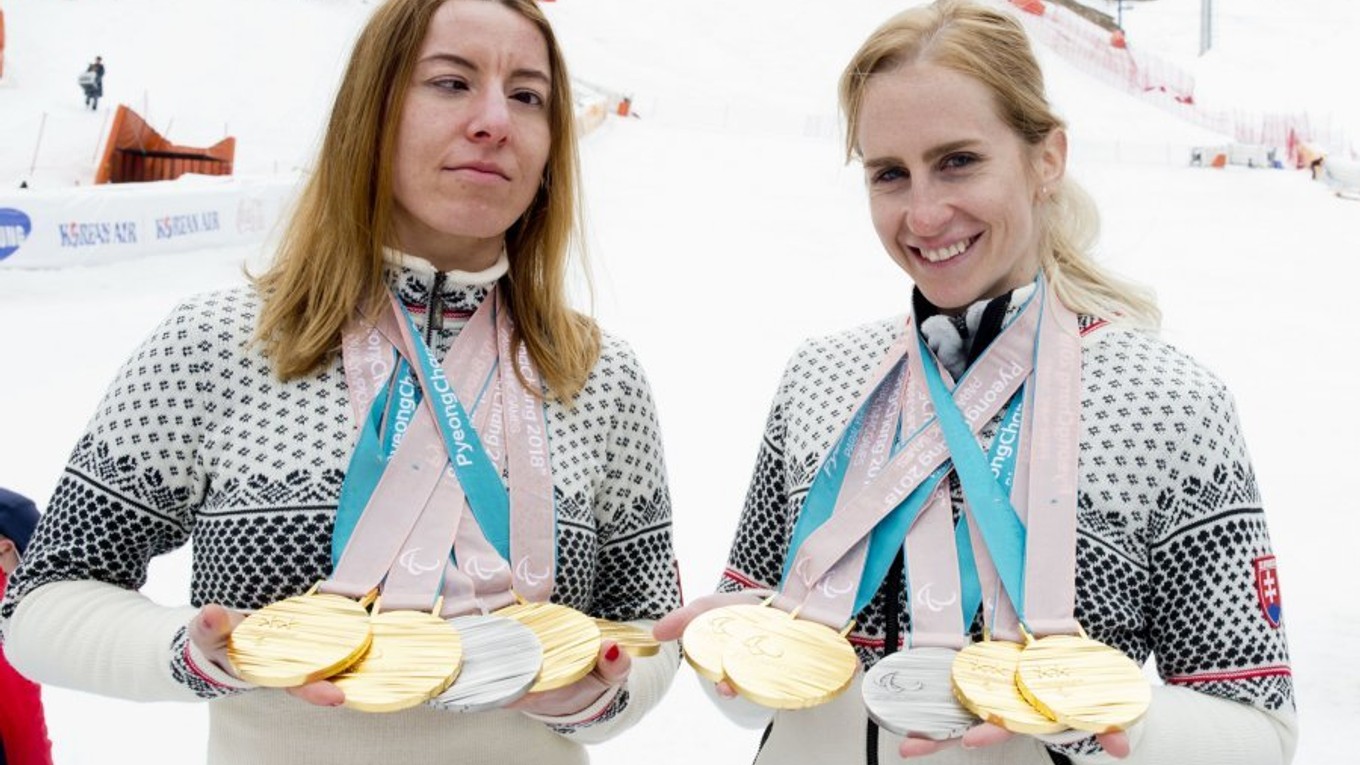 Henrieta Farkašová (vľavo) a navádzačka Natália Šubrtová sa vracajú z Pjončangu so štyrmi zlatými a jednou striebornou medailou. 