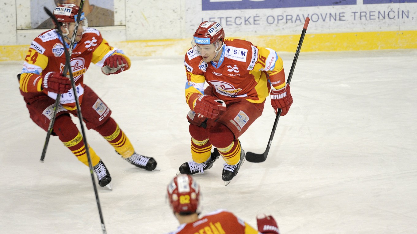 Hokejisti Trenčína v úvodných dvoch zápasoch zdolali Poprad.