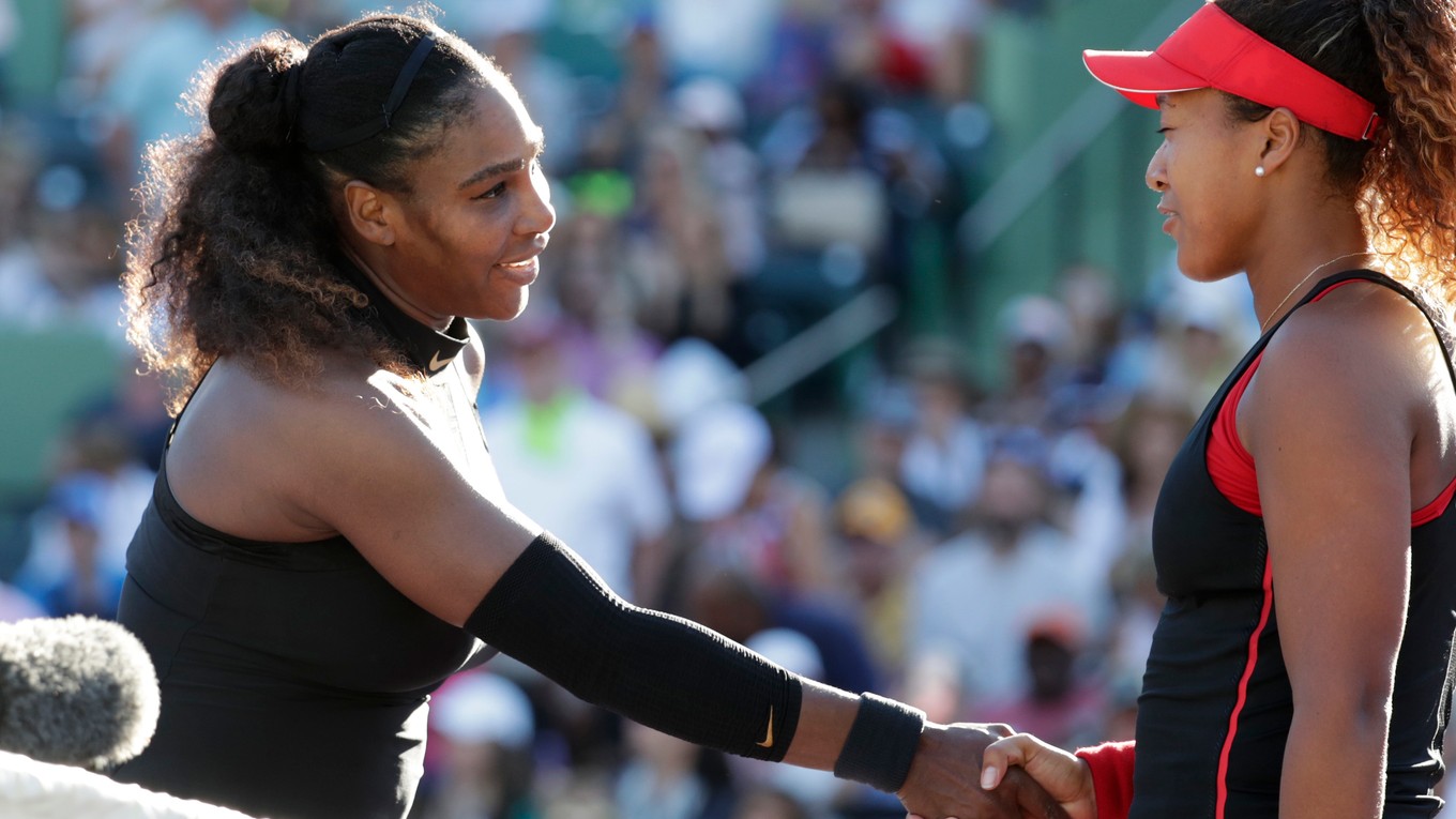 Serena Williamsová (vľavo) nestačila v Miami na Naomi Osakovú.