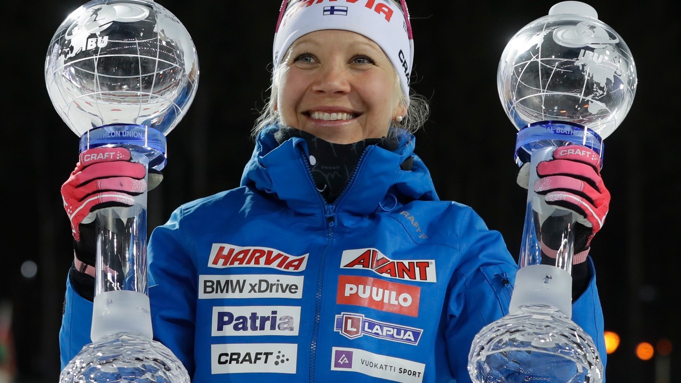 Kaisa Mäkäräinenová vyhrala Svetový pohár v biatlone 2017/2018 a získala aj malý glóbus za preteky s hromadným štartom.