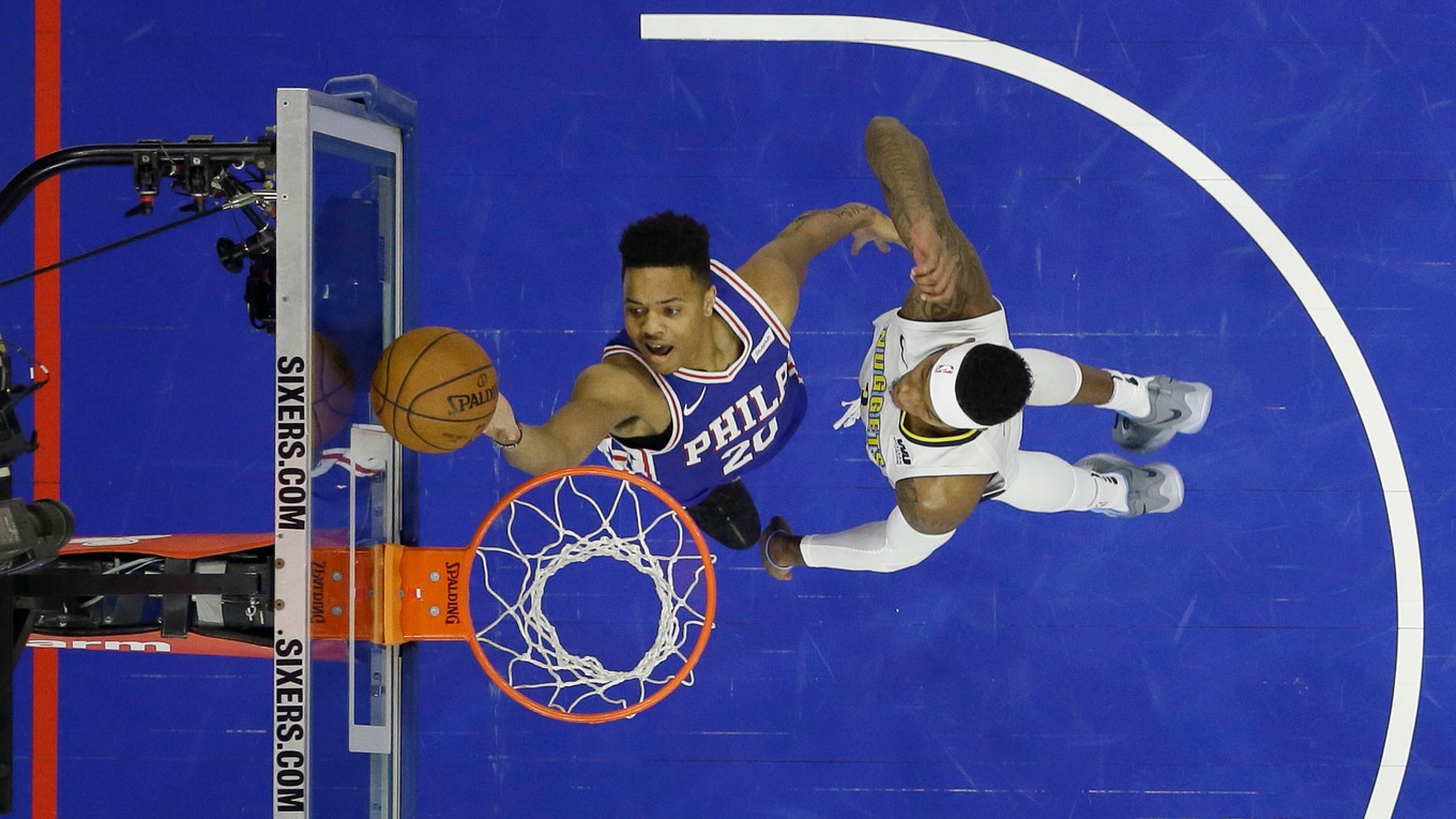 Markelle Fultz (vľavo).