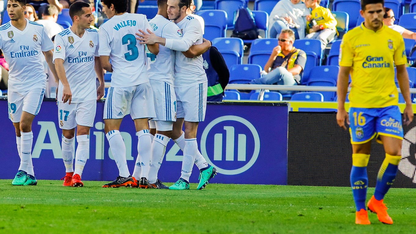 Futbalisti Realu Madrid sa radujú po jednom z gólov.