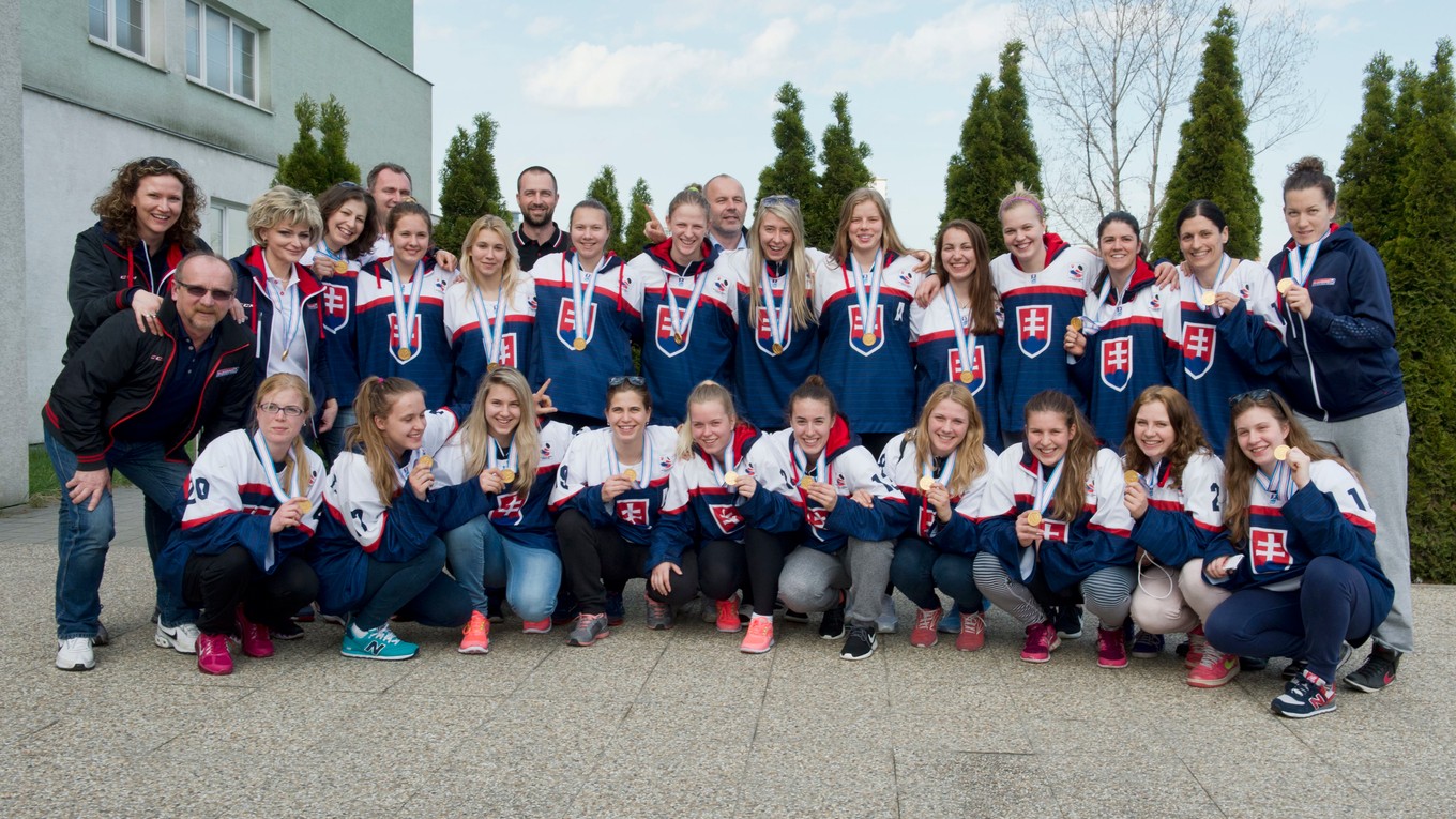 Slovenské hokejistky. Ilustračné foto z roku 2015