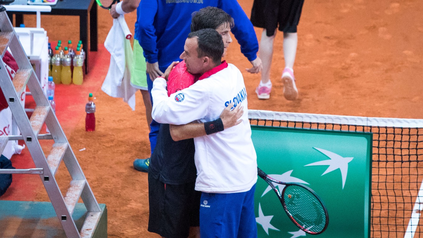 Nehrajúci kapitán daviscupového tímu Dominik Hrbatý a slovenský tenista Martin Kližan.