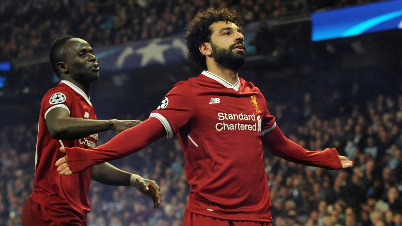 Mohamed Salah (vpravo) je opäť hviezdou Liverpoolu.