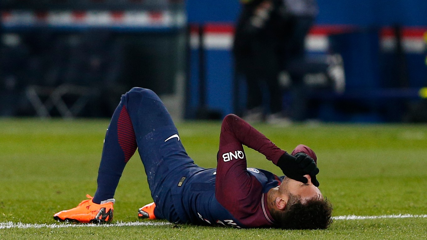 Neymar sa zranil vo februári v ligovom zápase proti Marseille.