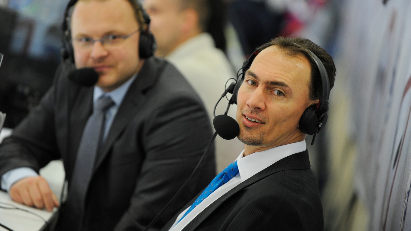 Miroslav Šatan, súčasný generálny manažér slovenských hokejových reprezentácií, na ilustračnej fotografii z MS 2015, kedy pôsobil ako spolukomentátor v RTVS.