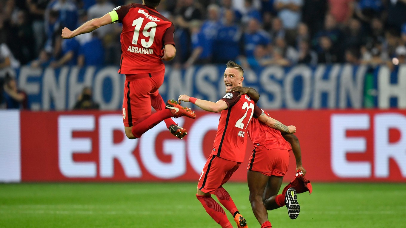 Futbalisti Eintrachtu Frankfurt sa radujú z postupu do finále Nemeckého pohára.