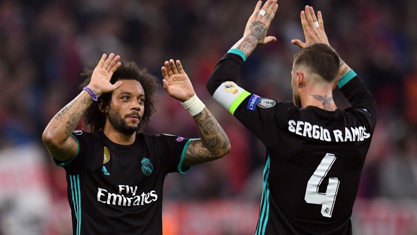 Obrancovia Marcelo (vľavo) a Sergio Ramos sa radujú z výhry Realu Madrid.