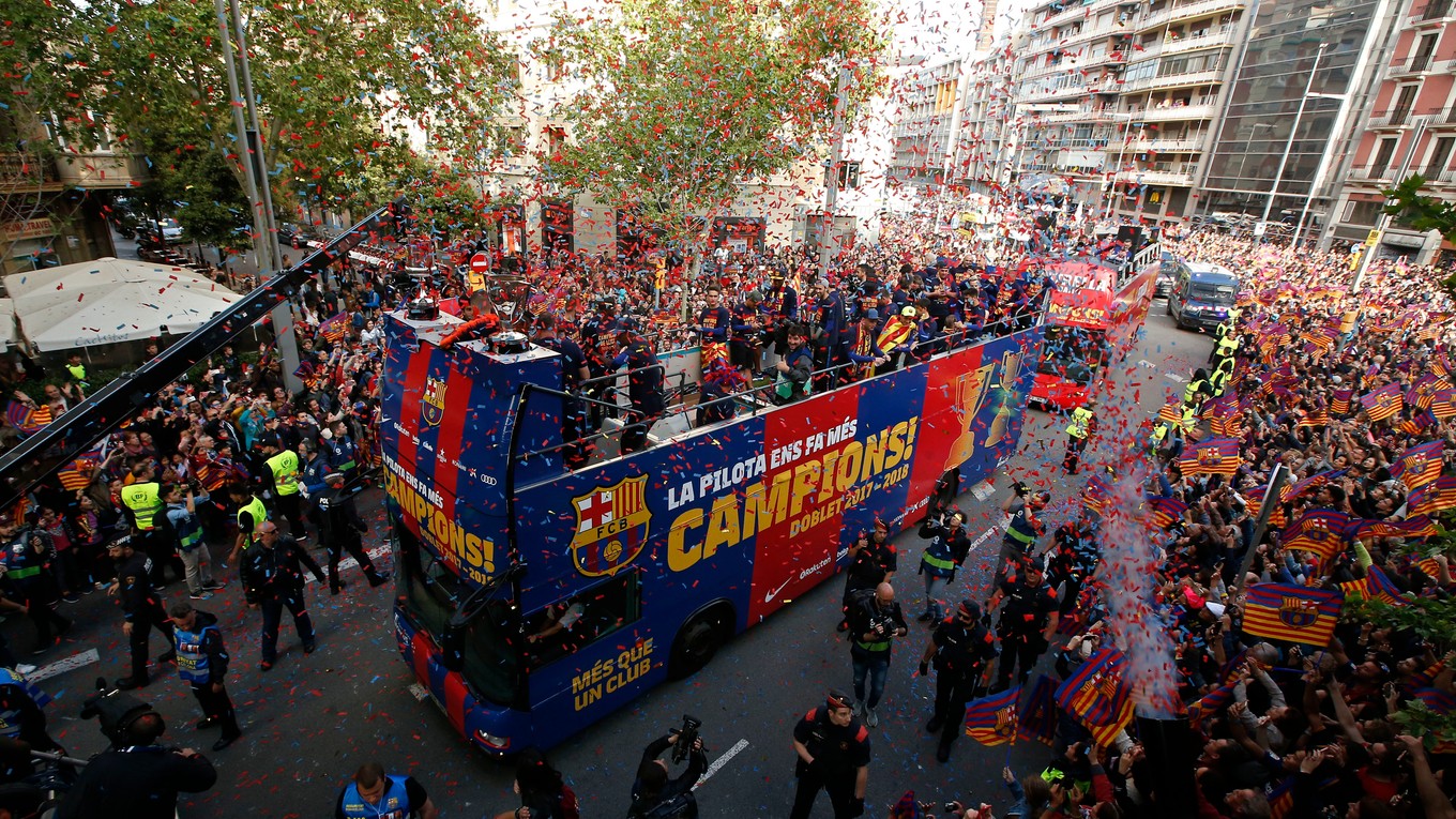 Barcelona oslavovala titul aj odchod legendy.