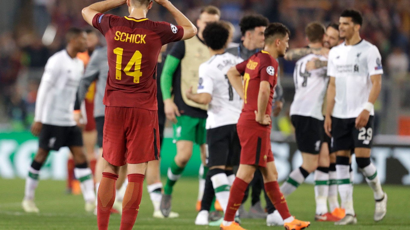 Futbalisti AS Rím smútia, hráči FC Liverpool sa radujú.