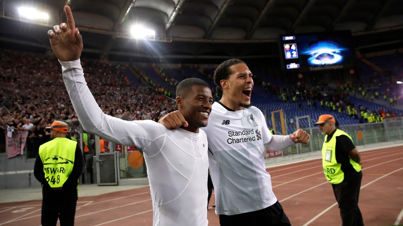 Georginio Wijnaldum (vľavo) a Virgil van Dijk oslavujú postup Liverpoolu do finále Ligy majstrov. Koncom mája ich oboch budú môcť vidieť fanúšikovia aj na Slovensku.