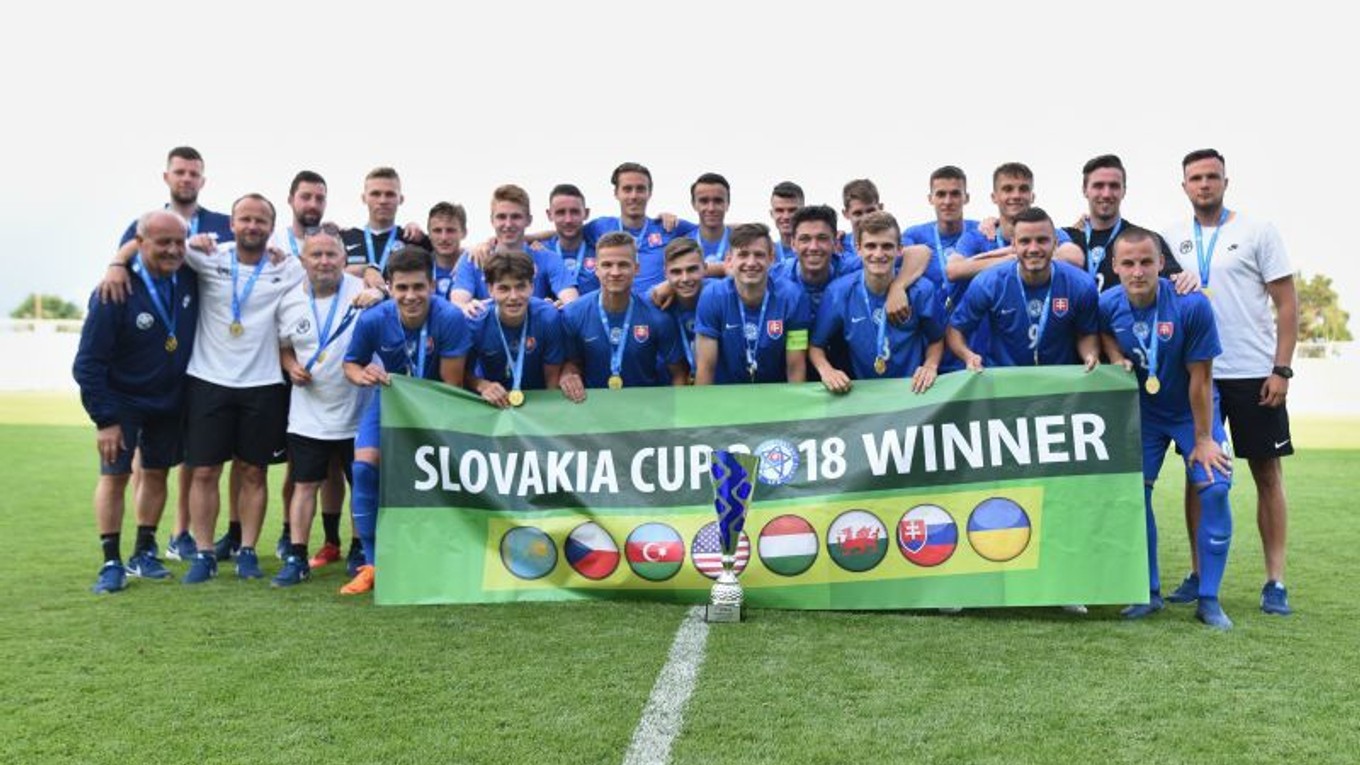 Tím Slovenska U18 po víťazstve vo finálovom zápase turnaja Slovakia Cup 2018.