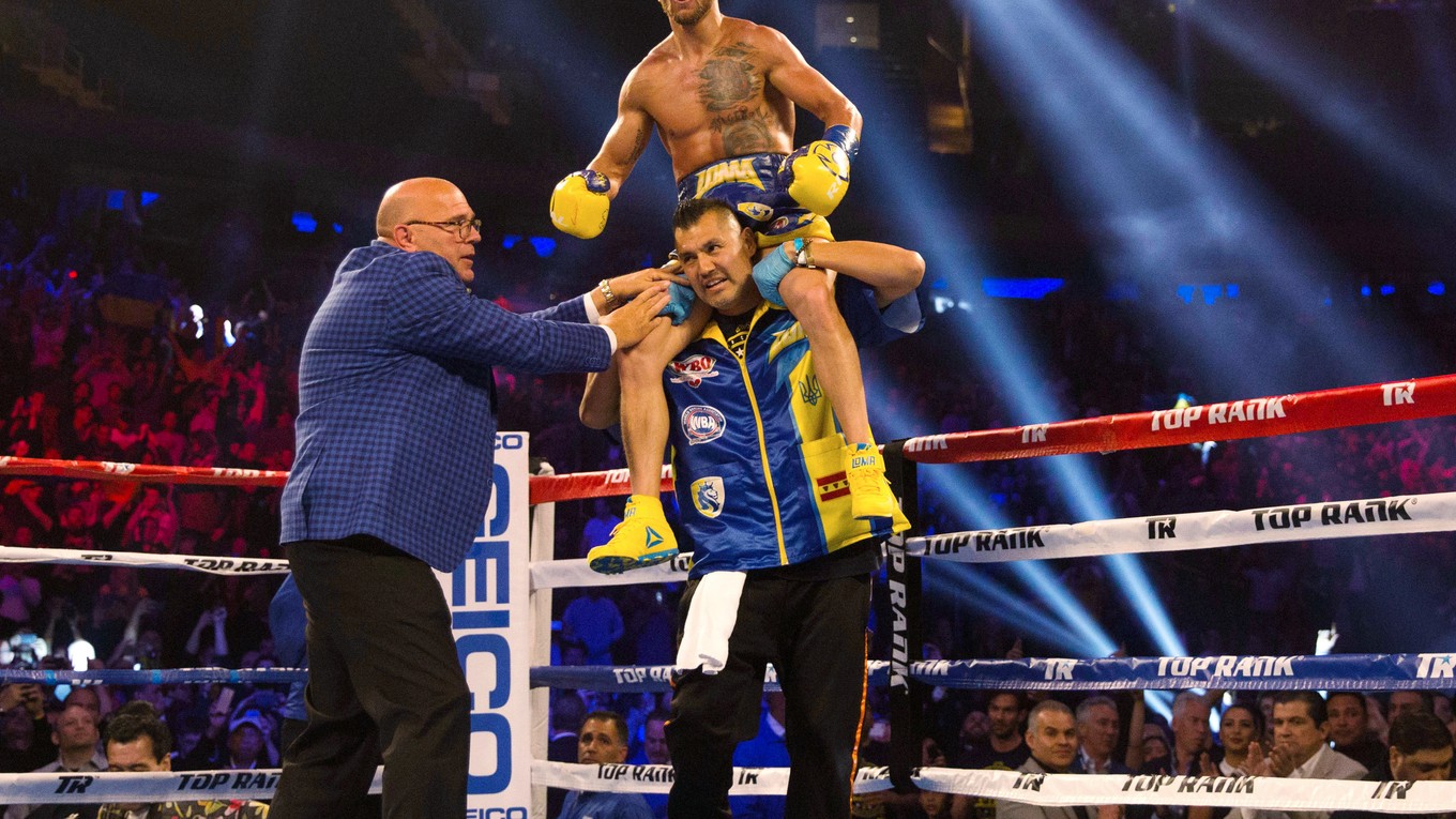 Ukrajinský boxer Vasiľ Lomačenko sa stal šampiónom ľahkej hmotnostnej kategórie organizácie WBA.